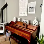 Loft de estilo industrial con garaje